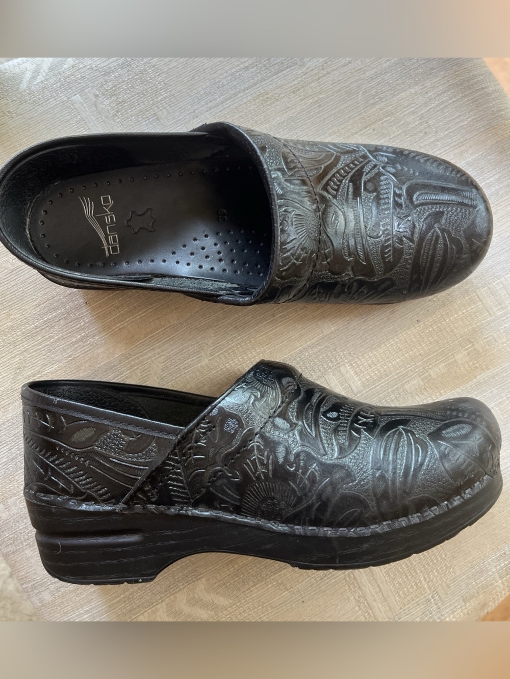 Dansko Women’s 39 / 8.5 Black Embossed Slip-On Clog Shoes